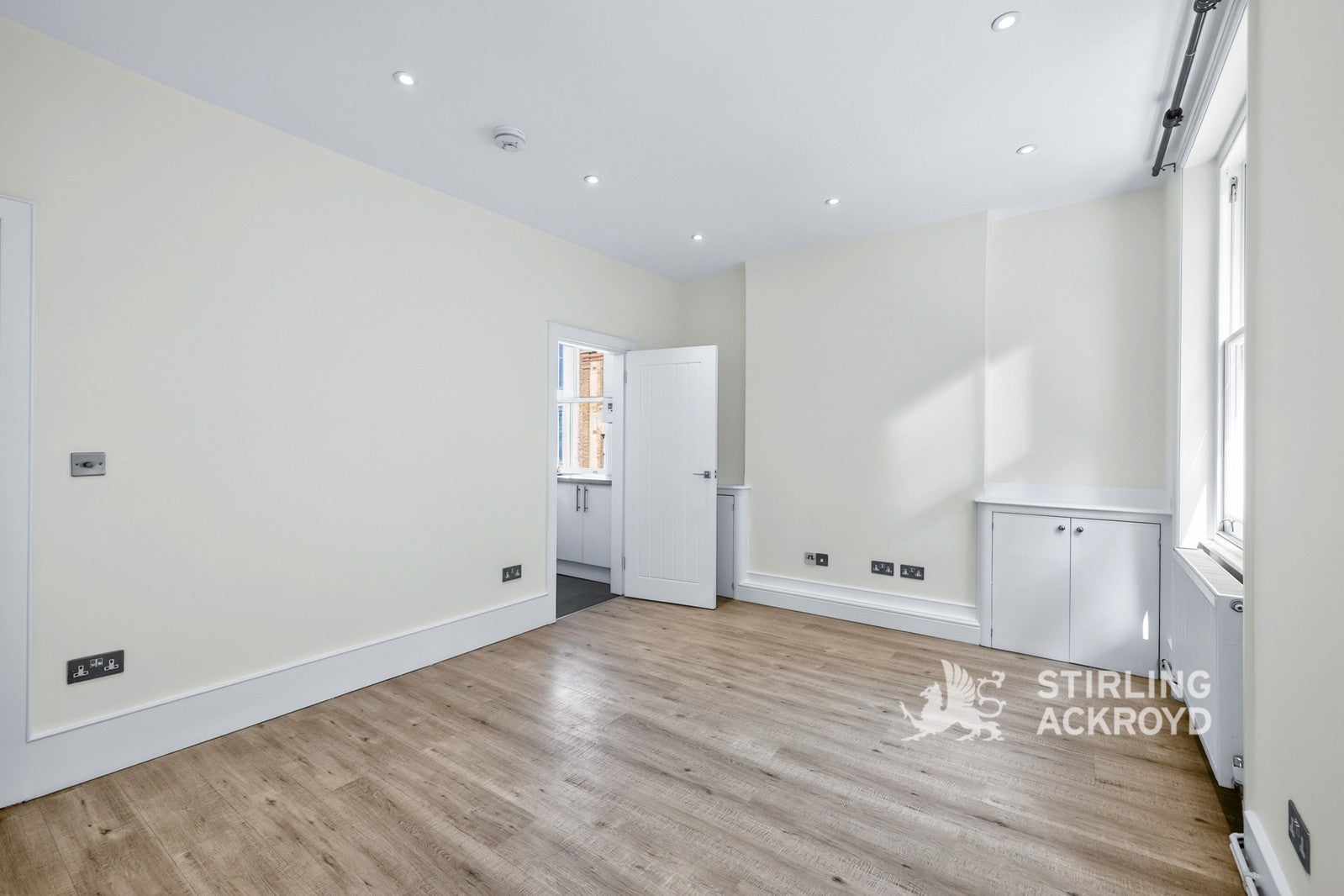 Flat Windmill Street in Greater London