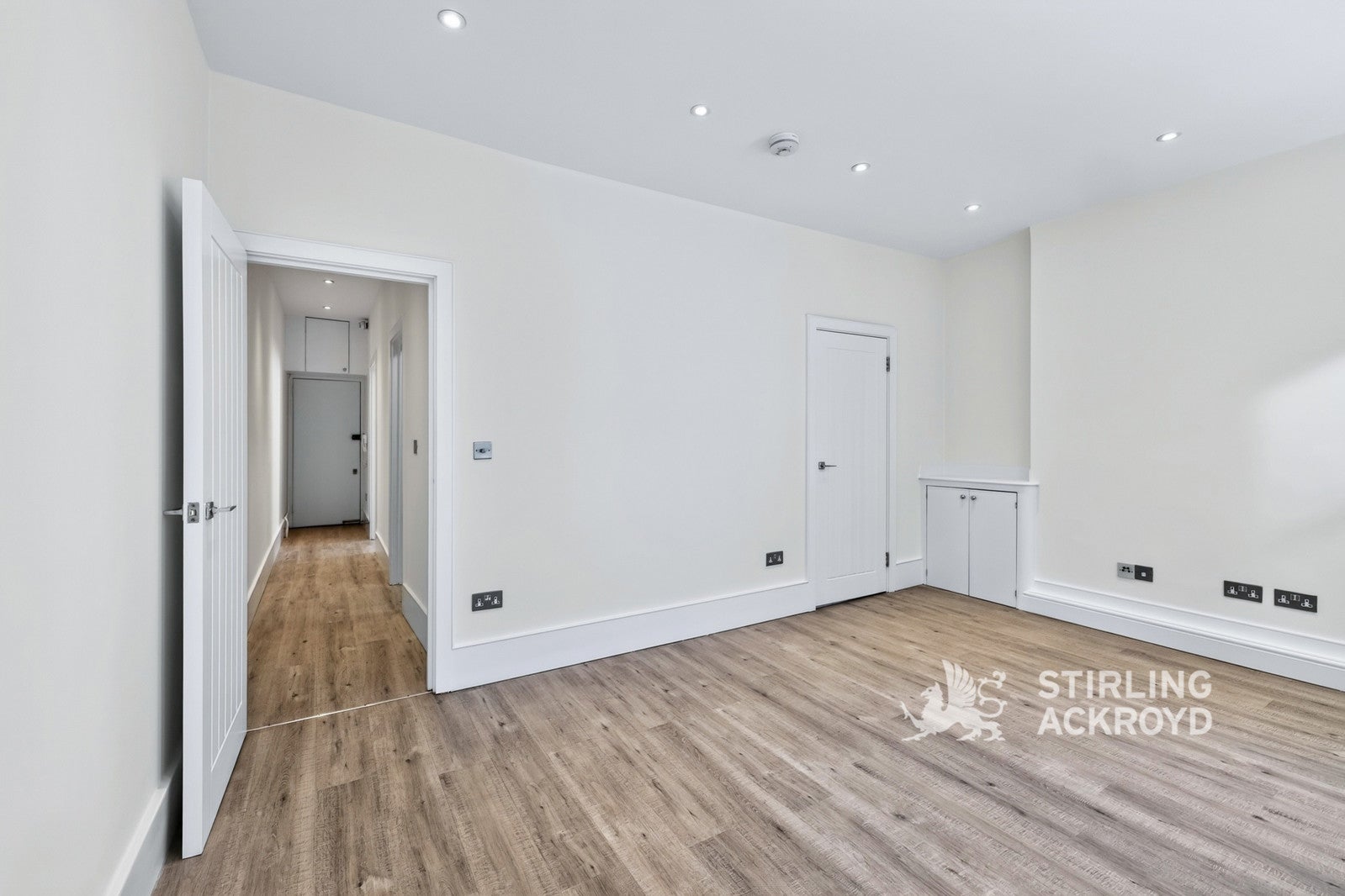 Flat Windmill Street in Greater London