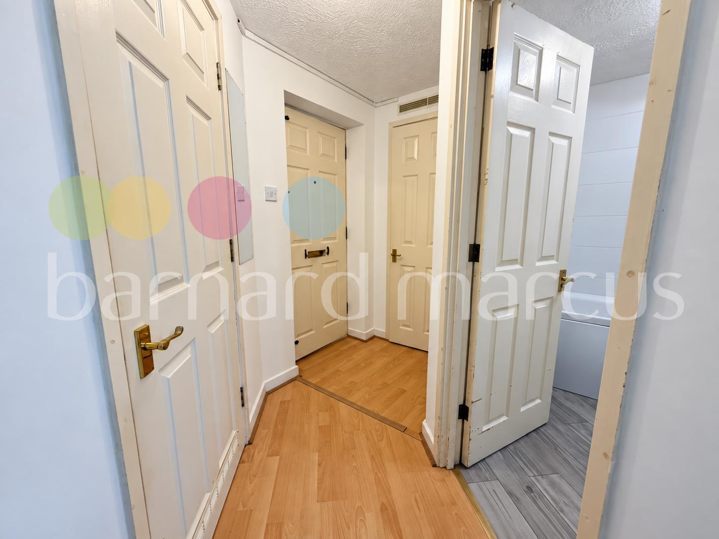 Flat Haling Park Road in Greater London