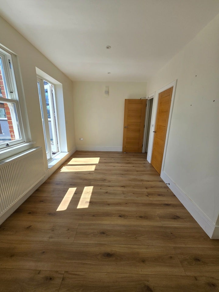 Flat Finchley Road in Greater London