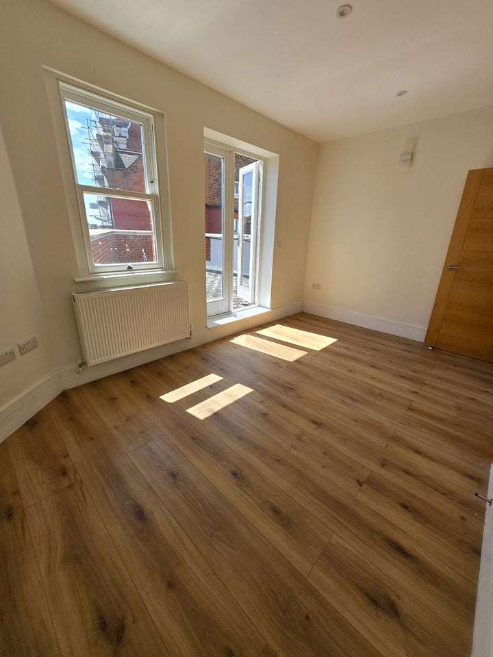 Flat Finchley Road in Greater London