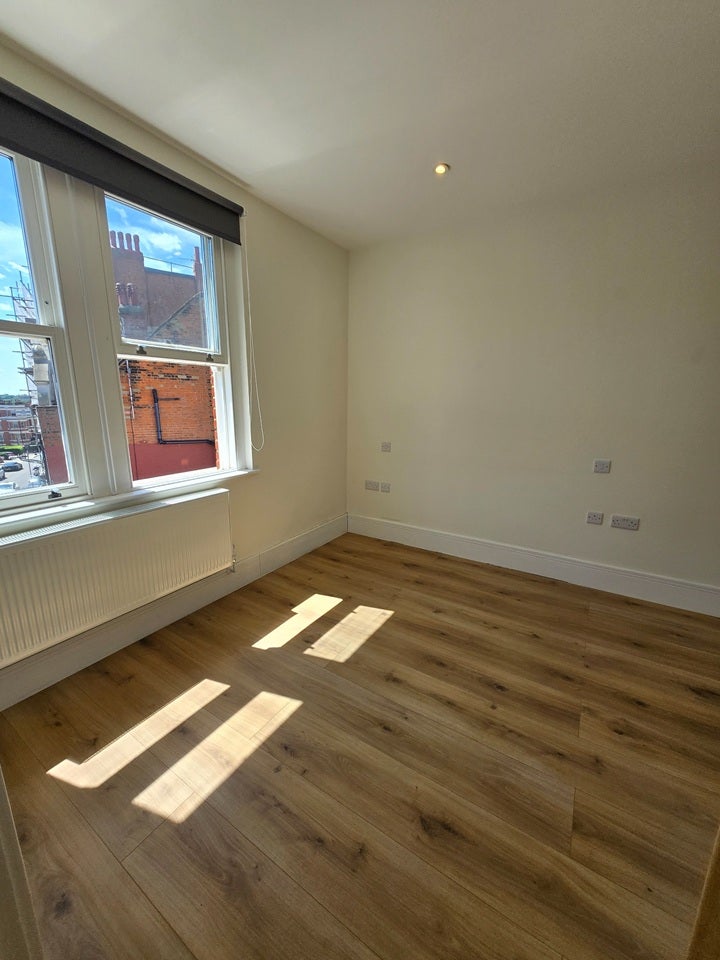 Flat Finchley Road in Greater London
