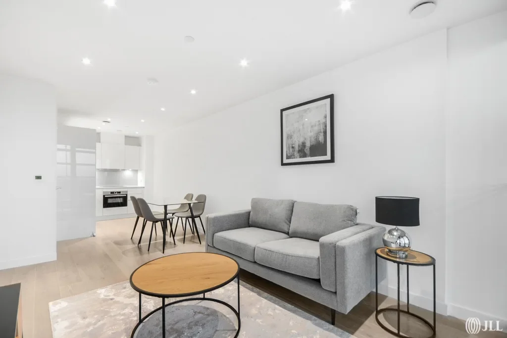 Flat City North Place in Greater London
