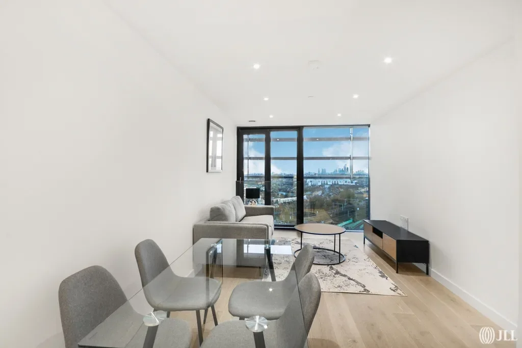Flat City North Place in Greater London