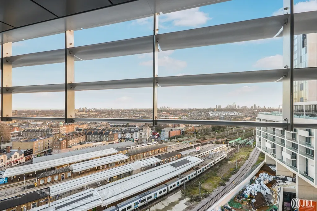 Flat City North Place in Greater London