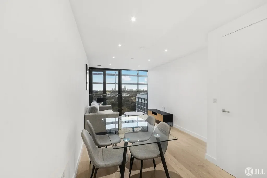 Flat City North Place in Greater London
