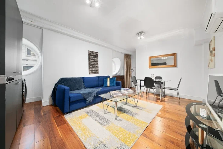 Flat Bishopsgate in City of London