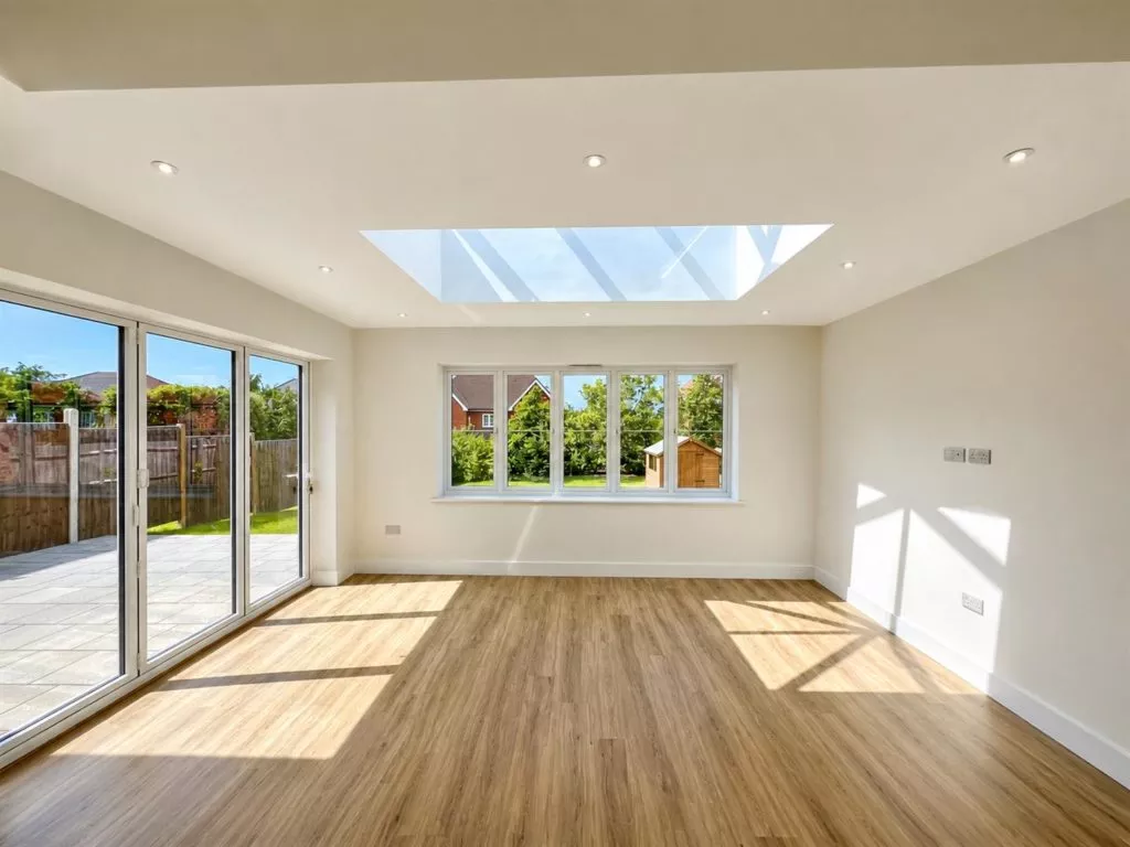 House Leatherhead Road in Mole Valley