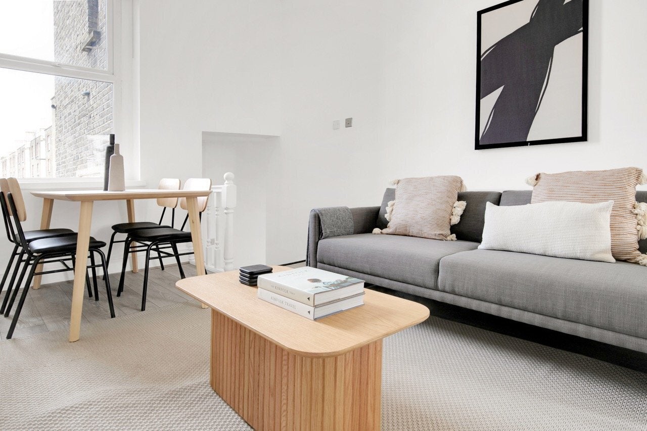 Flat Earl's Court Road in Greater London