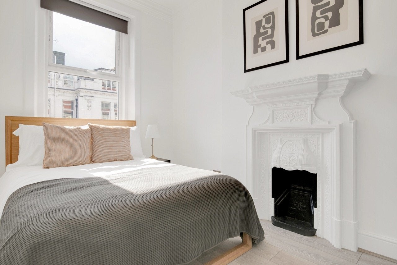 Flat Earl's Court Road in Greater London