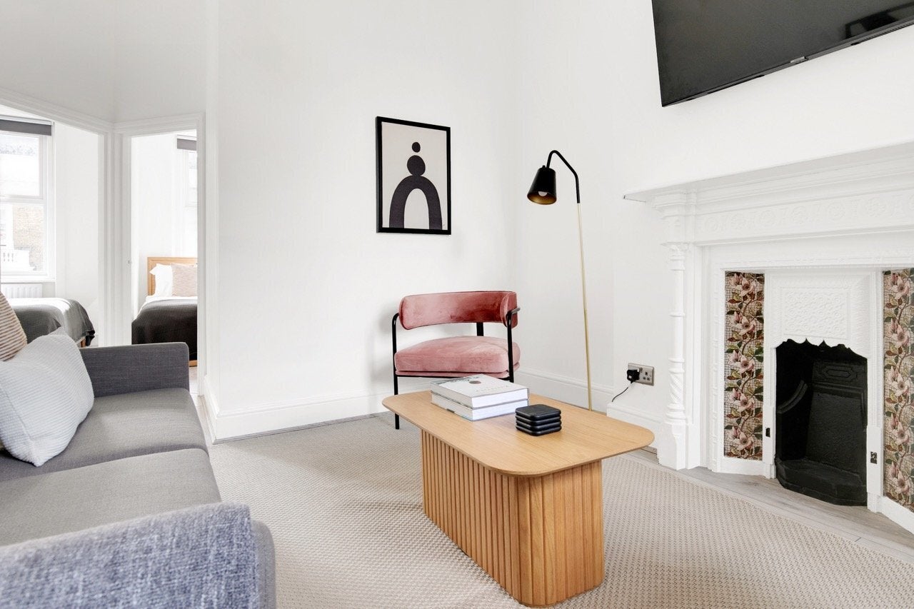 Flat Earl's Court Road in Greater London