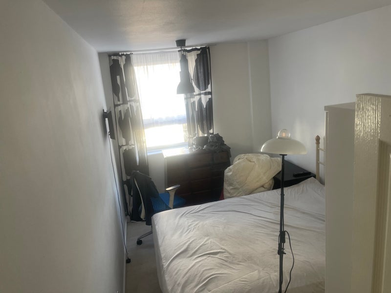Room Devonshire Court in Greater London