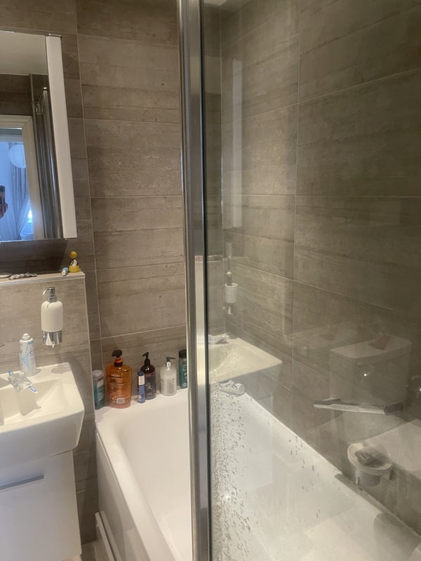 Room Devonshire Court in Greater London