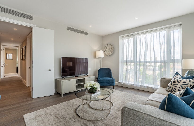 Flat Westferry Circus in Greater London