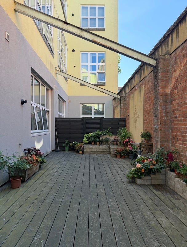 Room Shacklewell Lane in Greater London