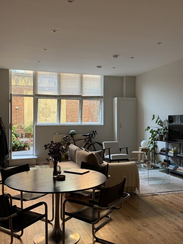 Room Shacklewell Lane in Greater London