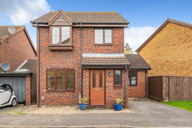 House Thorne Way in Bierton with Broughton