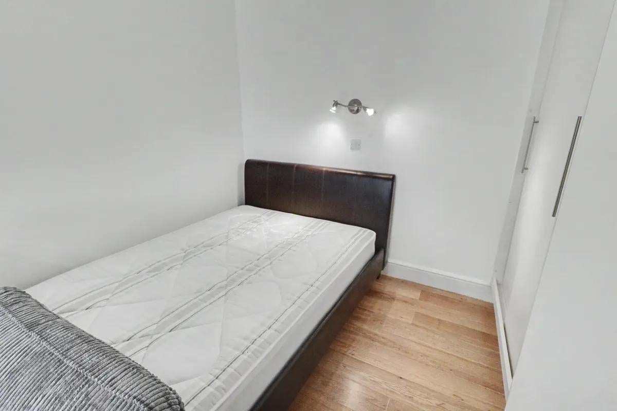 Flat Liverpool Road in Greater London