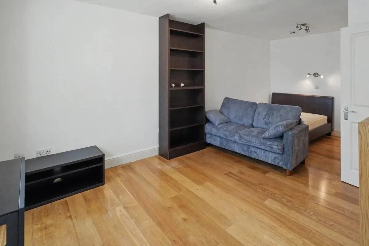 Flat Liverpool Road in Greater London