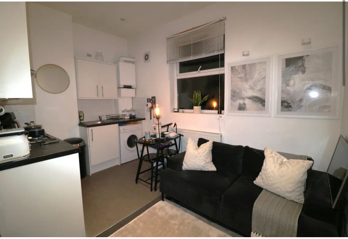 Flat Hayter Road in Greater London