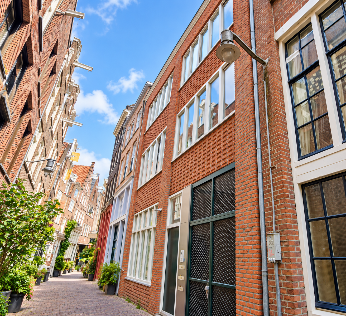 Flat Sint Nicolaasstraat in Amsterdam
