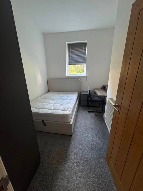 Room Mansfield Road in Nottingham