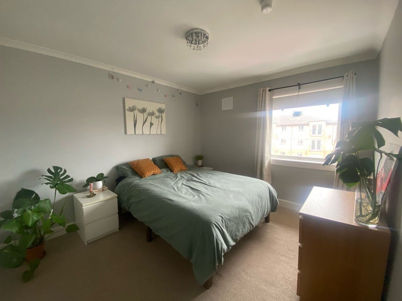Flat Ivanhoe Crescent in City of Edinburgh