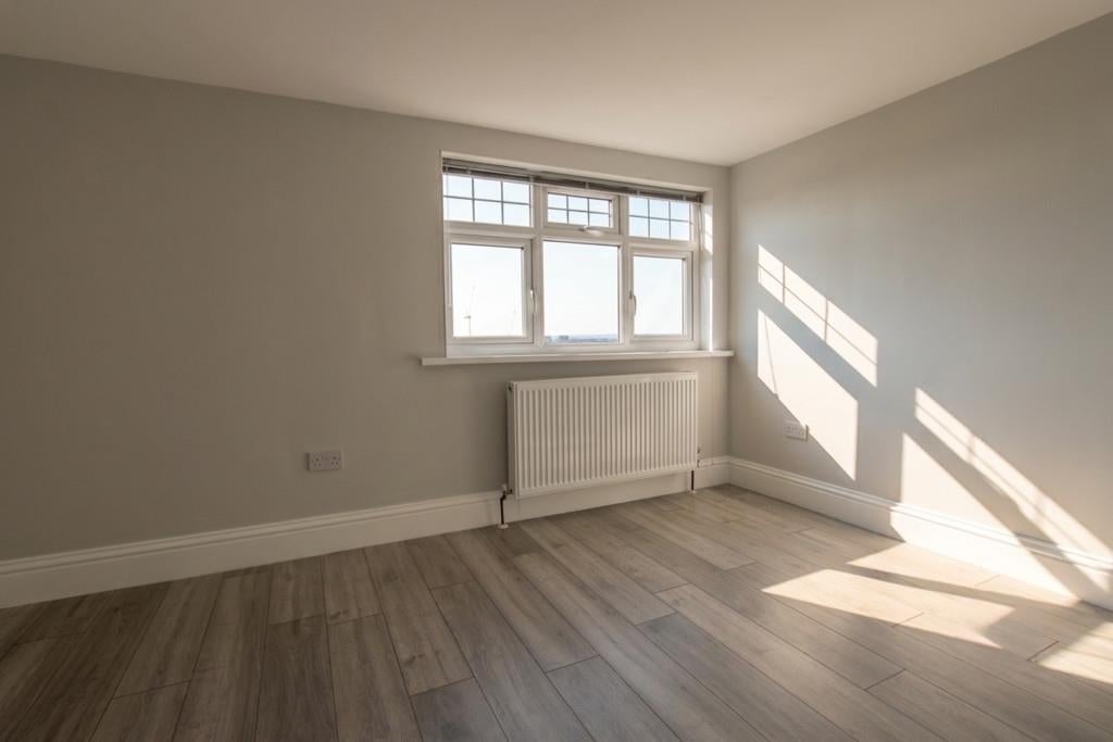 Flat Peter Avenue in Greater London