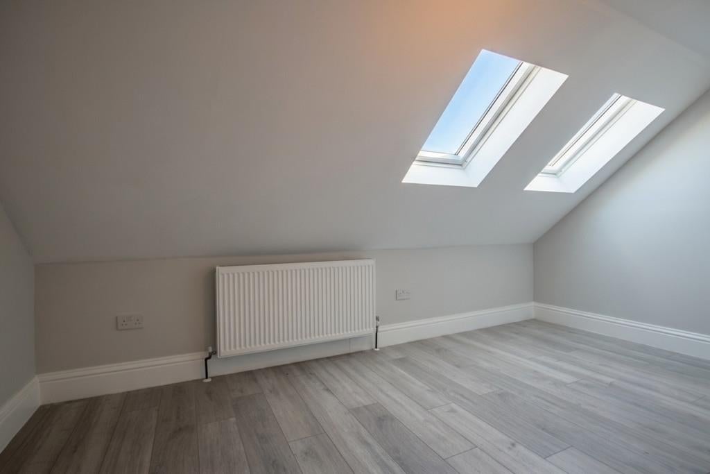 Flat Peter Avenue in Greater London