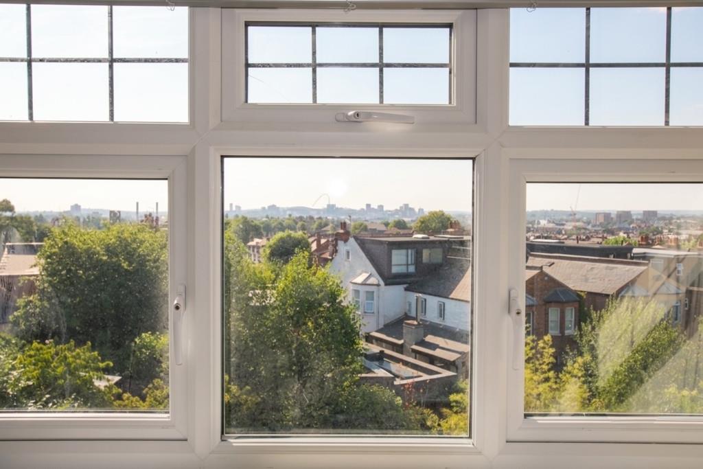 Flat Peter Avenue in Greater London