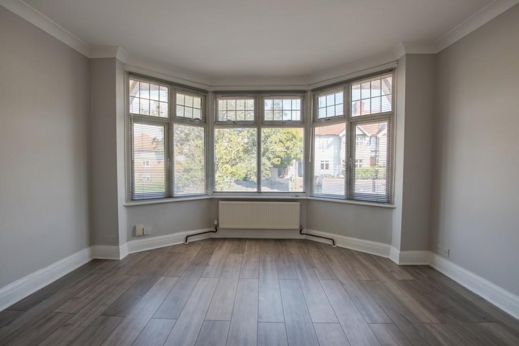 Flat Peter Avenue in Greater London