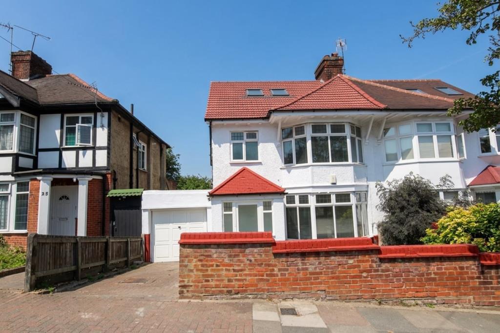 Flat Peter Avenue in Greater London