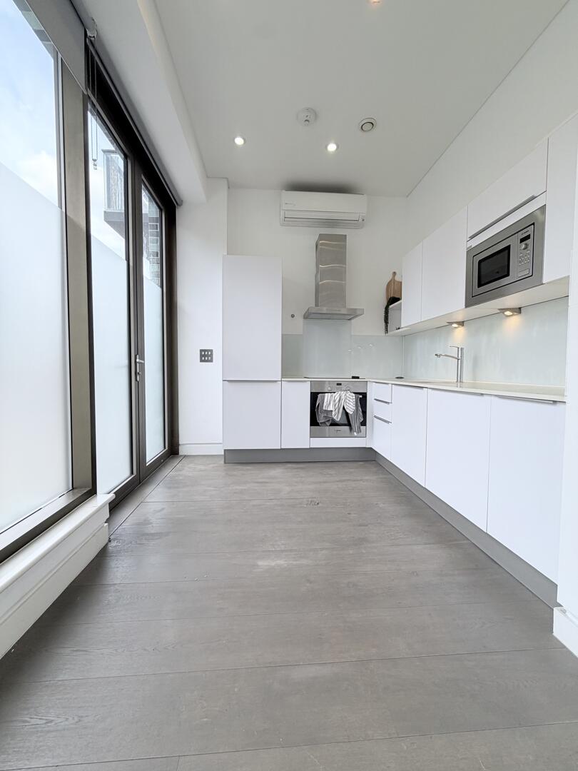 Flat Haven Way in Greater London
