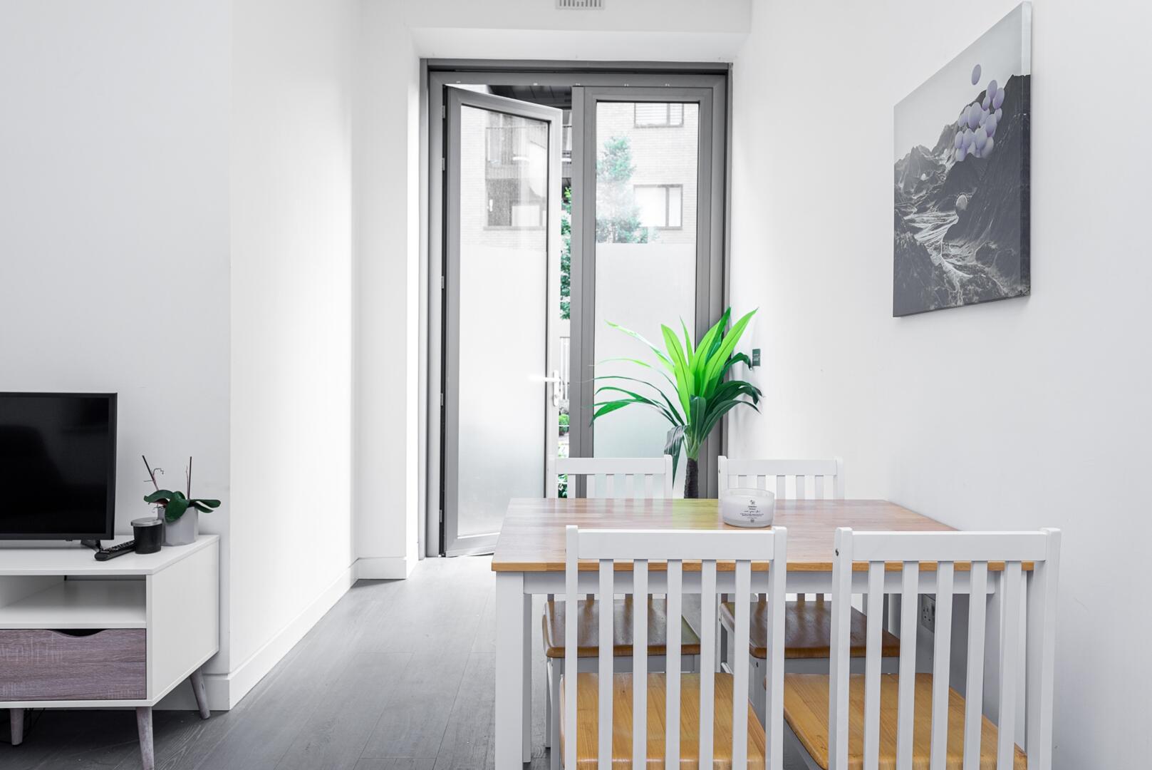 Flat Haven Way in Greater London