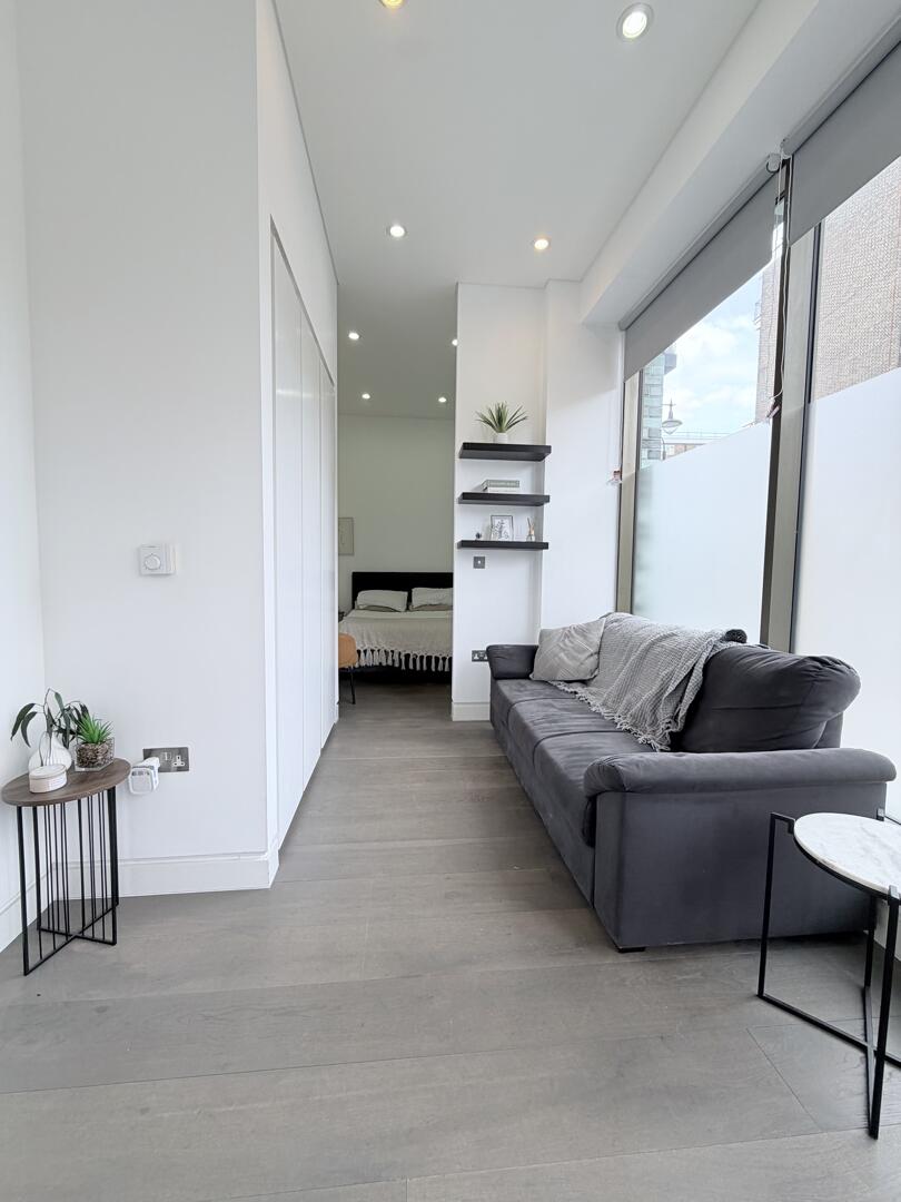 Flat Haven Way in Greater London