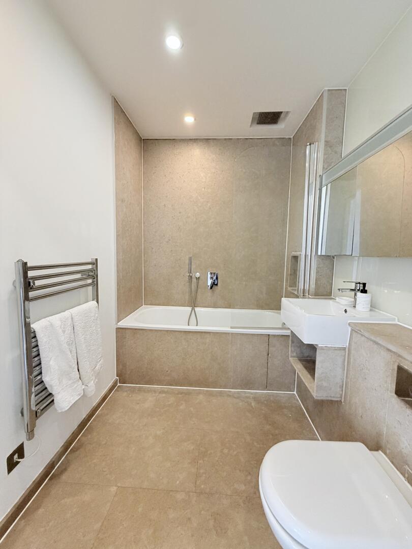 Flat Haven Way in Greater London