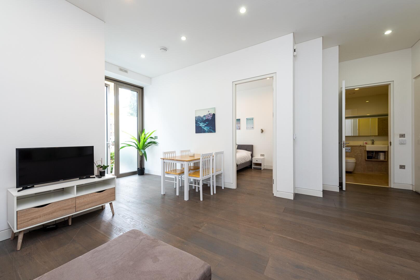 Flat Haven Way in Greater London