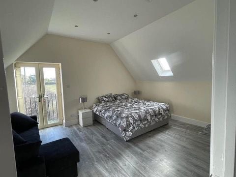 Flat Minety Lane in Oaksey