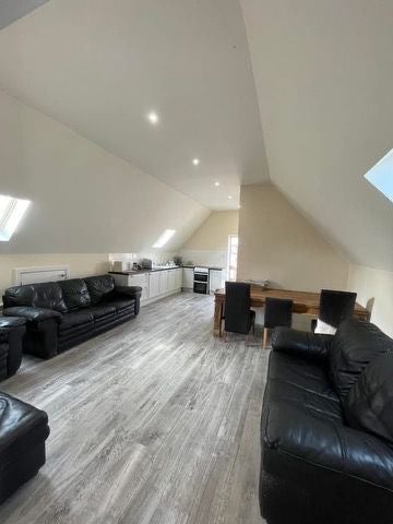 Flat Minety Lane in Oaksey