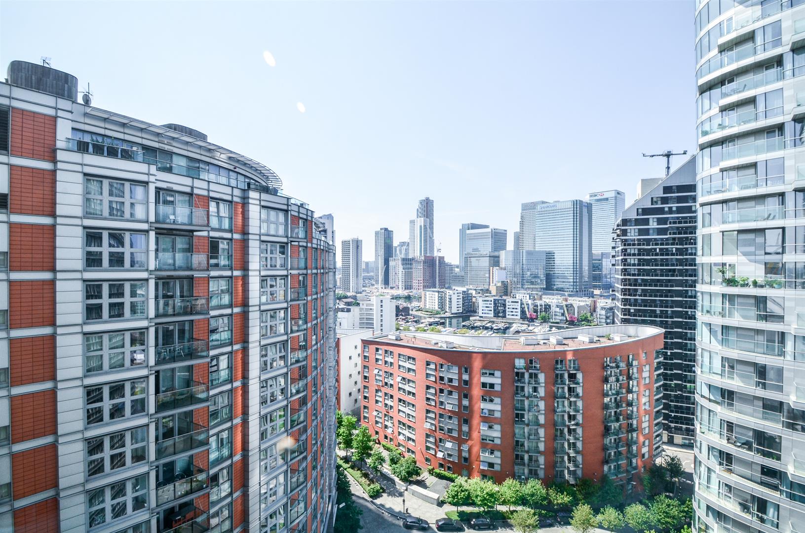Flat Fairmont Avenue in Greater London