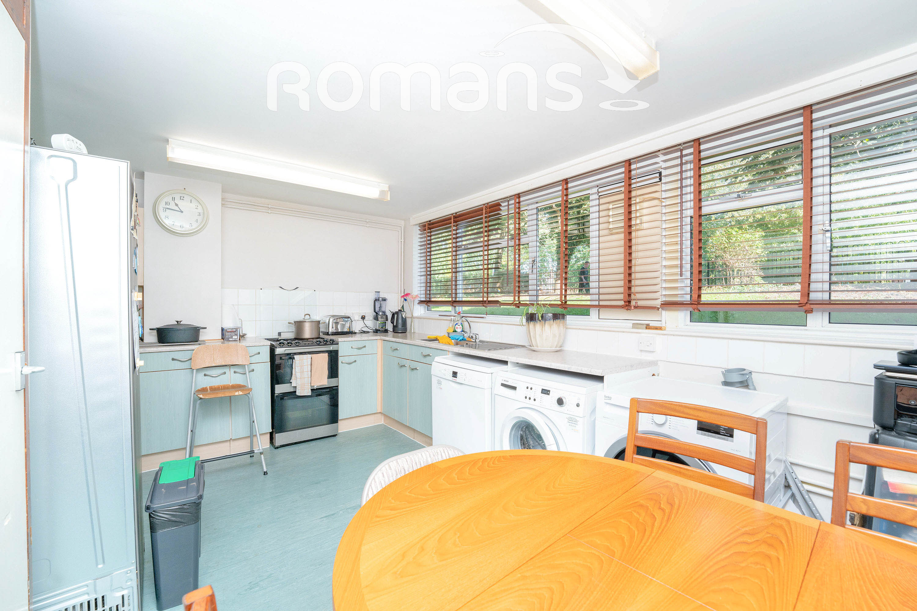 Flat Hornbill Close in London