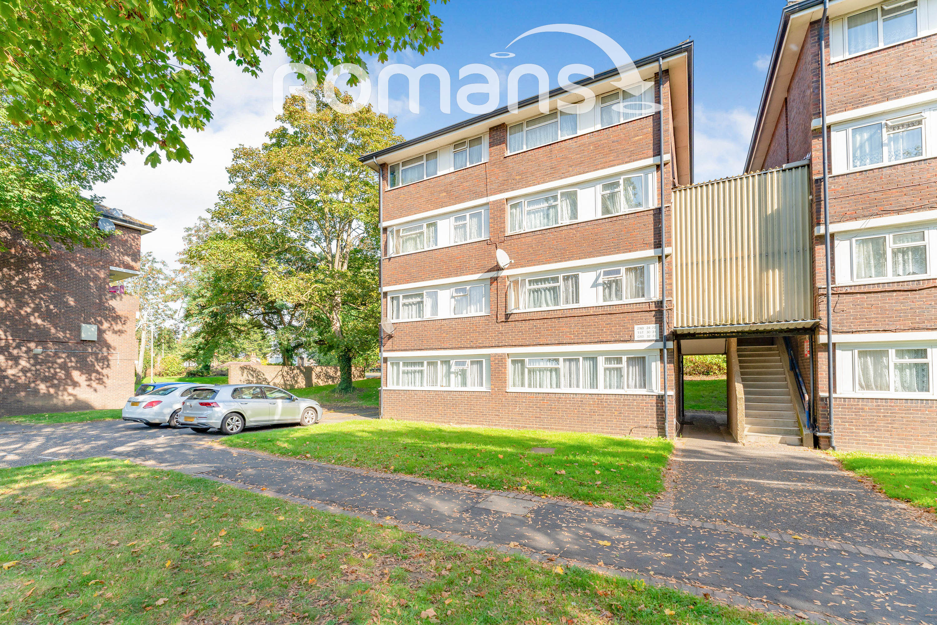 Flat Hornbill Close in London