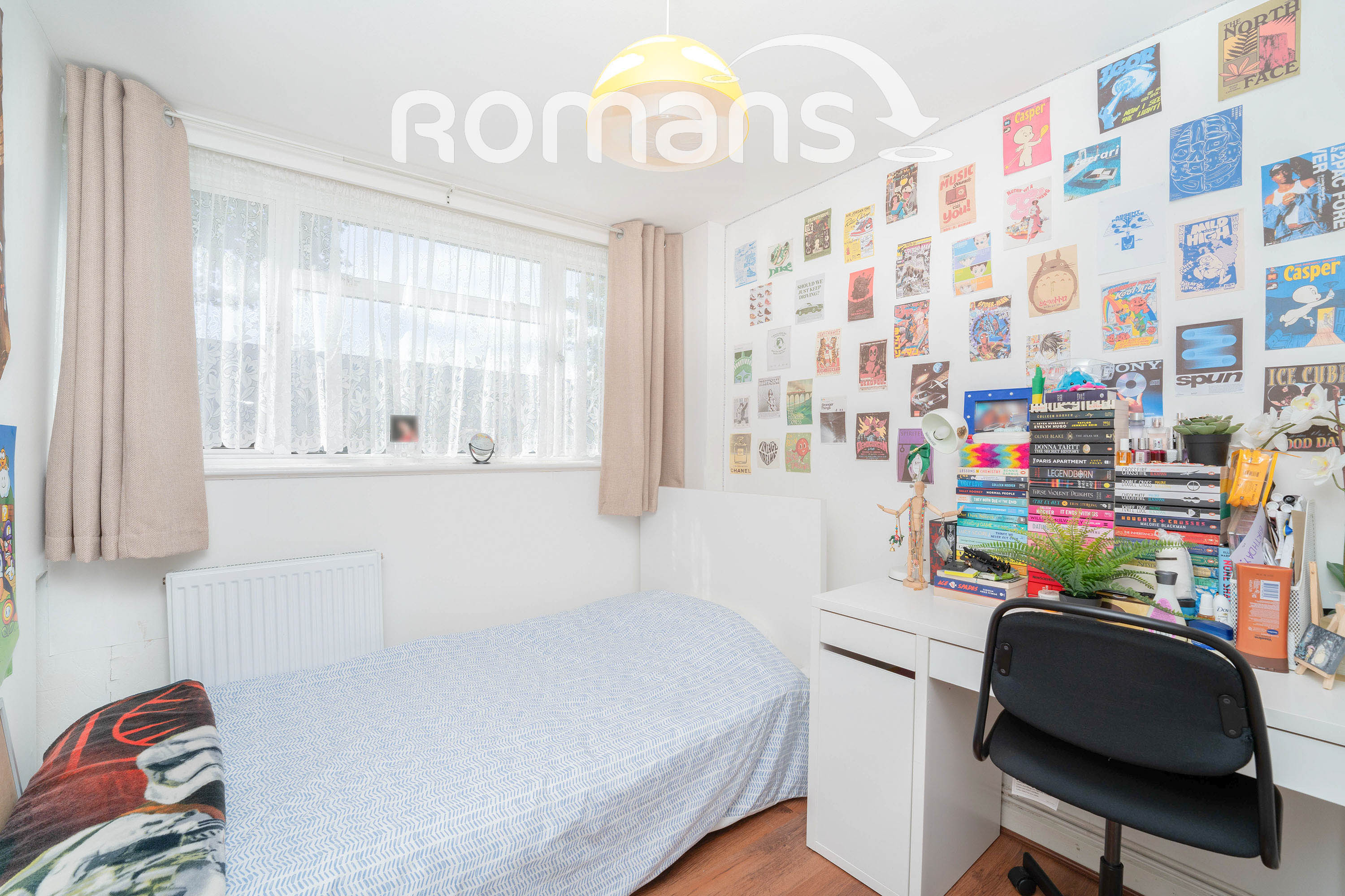 Flat Hornbill Close in London