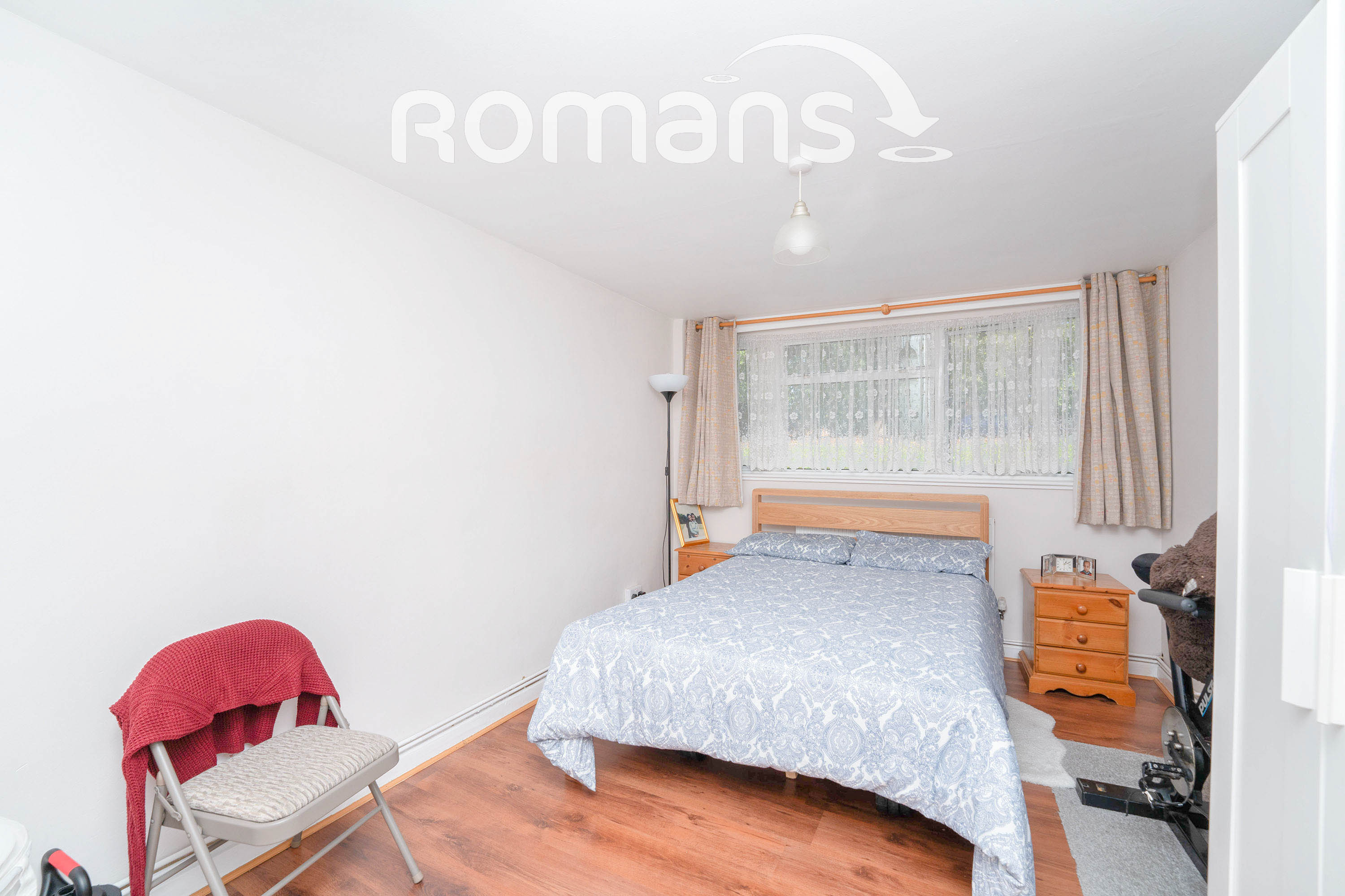 Flat Hornbill Close in London