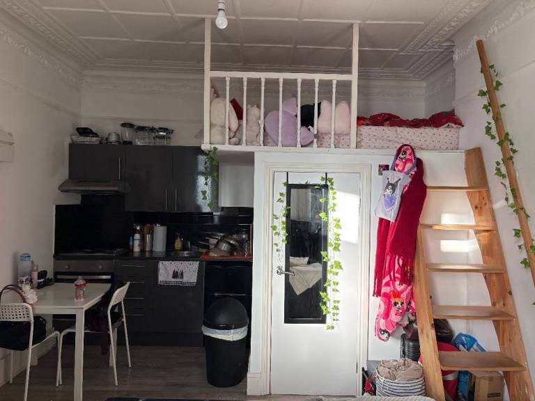 Room Kenton Road in Greater London