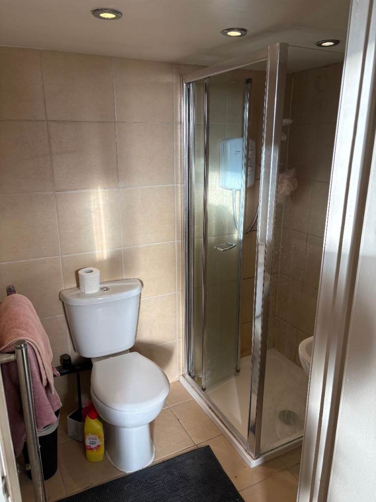 Room Kenton Road in Greater London