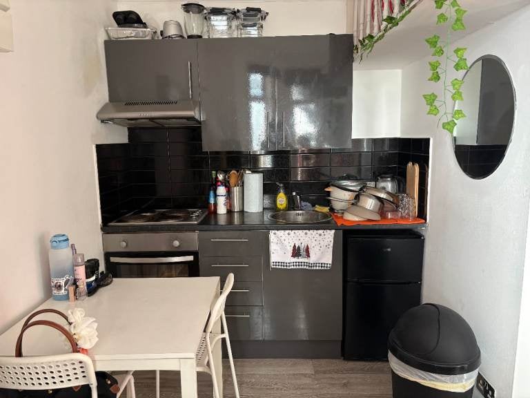Room Kenton Road in Greater London
