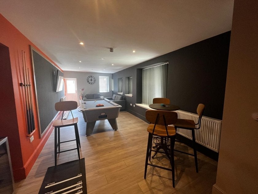 Room Walter Road in Swansea