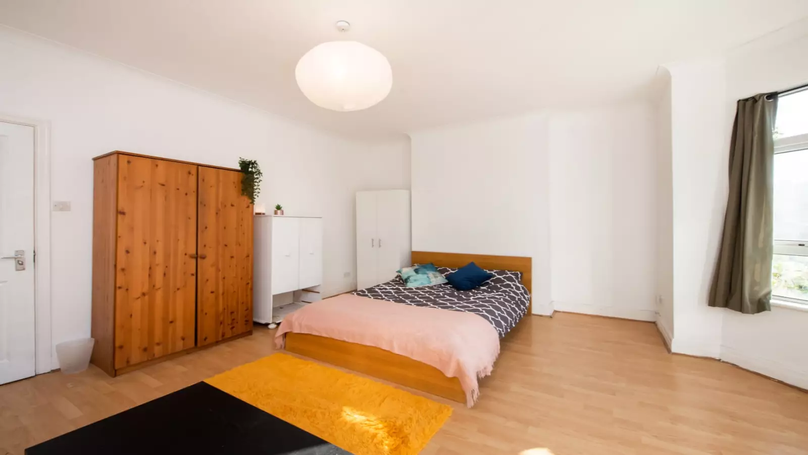 Room Tufnell Park Road in Greater London