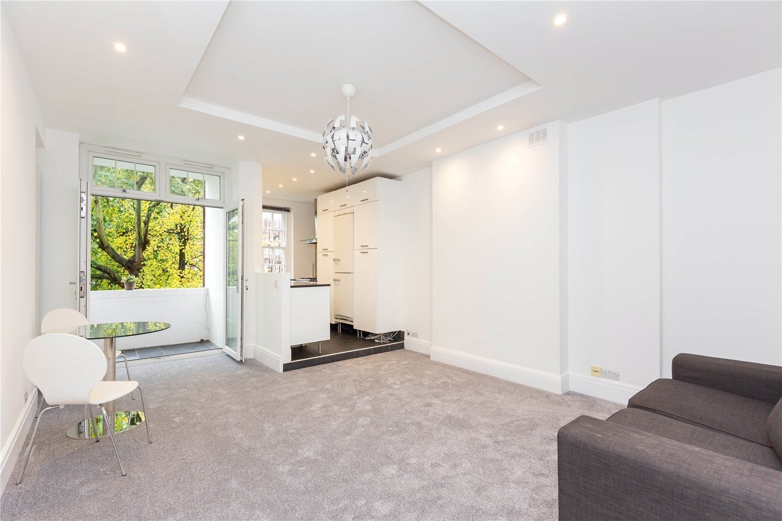 Flat Elm Tree Road in City of Westminster